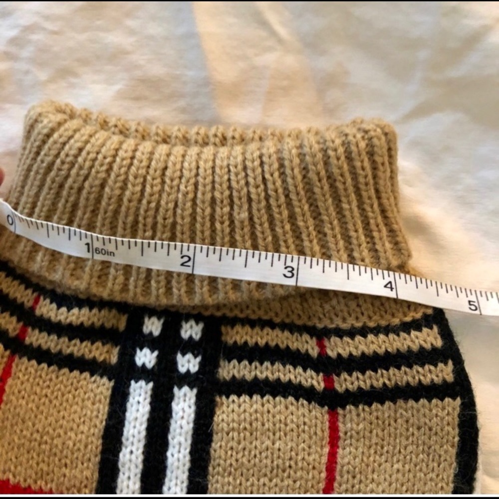 👑✅PRICE FIRM✅ Warm checkered doggie sweater. 💯% Wool. NWOT - Picture 5 of 12